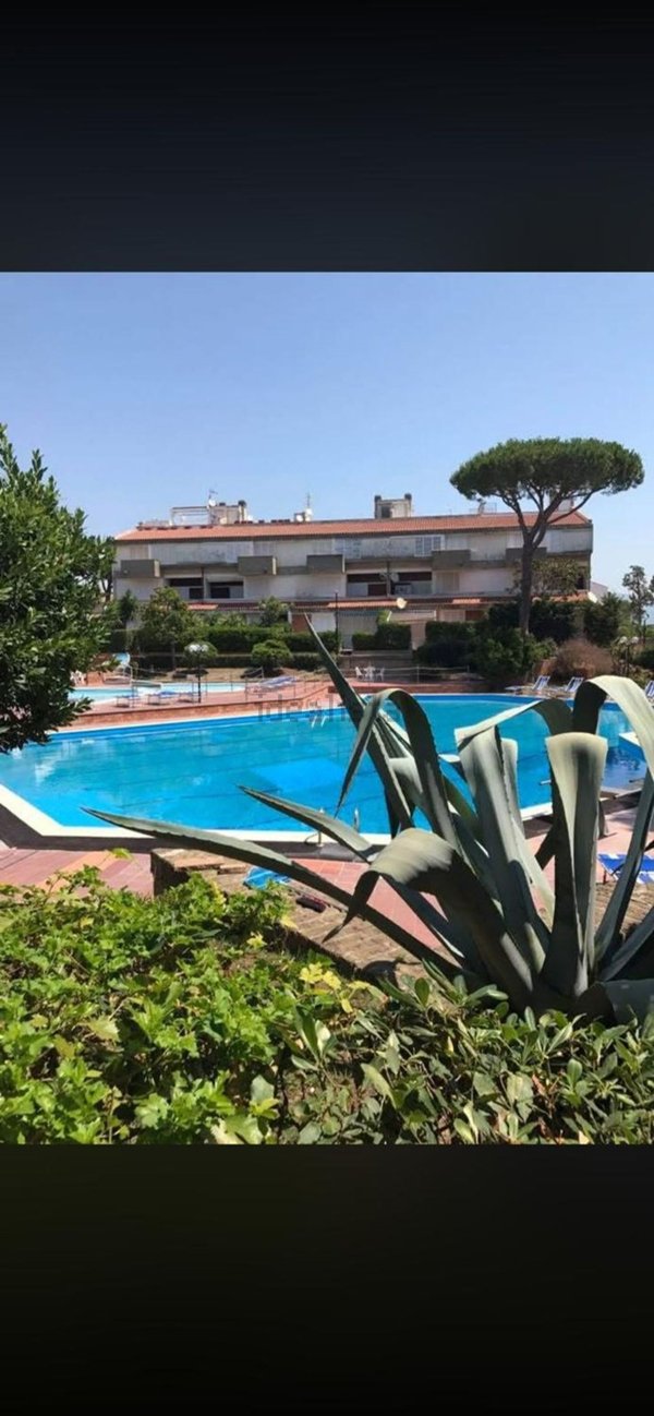 casa indipendente in vendita a Sessa Aurunca in zona Baia Domizia