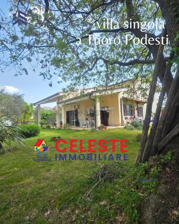 casa indipendente in vendita a Sessa Aurunca in zona Tuoro