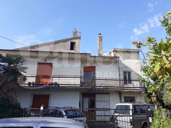 casa indipendente in vendita a Sessa Aurunca in zona Lauro