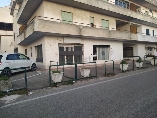 locale commerciale in vendita a Sessa Aurunca