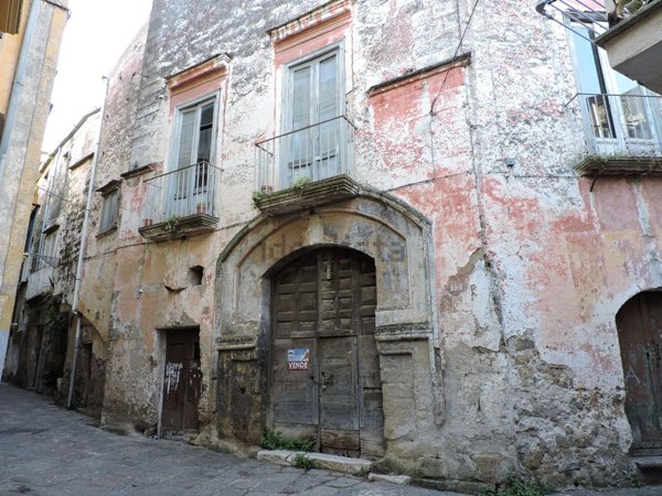 esavano in vendita a Sessa Aurunca