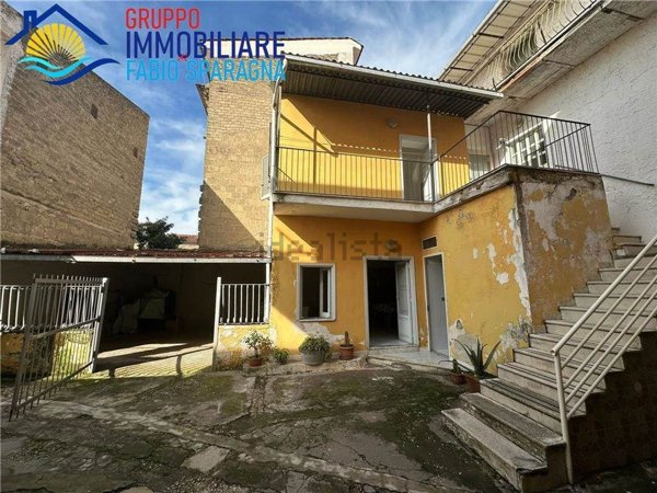 casa indipendente in vendita a Sessa Aurunca in zona Carano