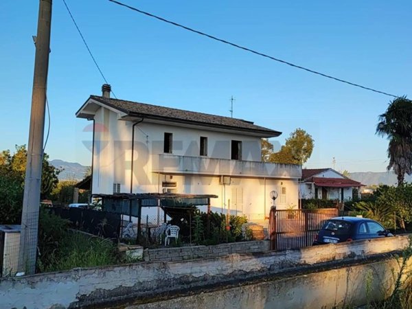 casa indipendente in vendita a Sessa Aurunca in zona Baia Domizia