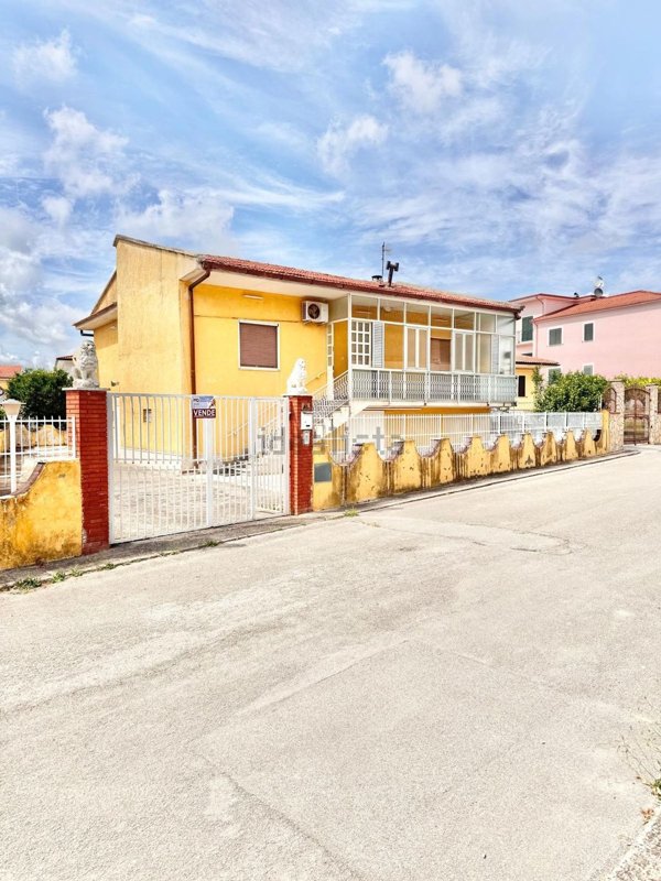 casa indipendente in vendita a Sessa Aurunca in zona Carano