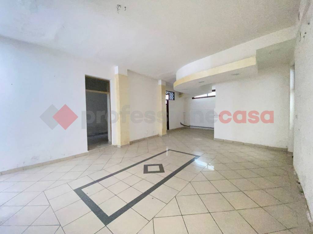 negozio in vendita a Sessa Aurunca in zona Fasani