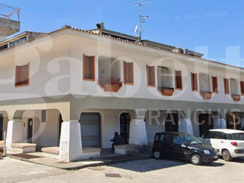 negozio in vendita a Sessa Aurunca in zona Baia Domizia