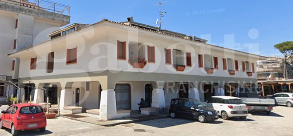 negozio in vendita a Sessa Aurunca in zona Baia Domizia