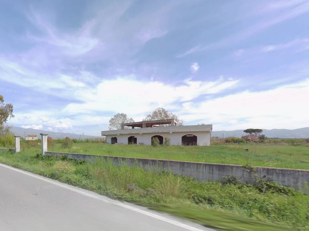 negozio in vendita a Sessa Aurunca in zona San Castrese