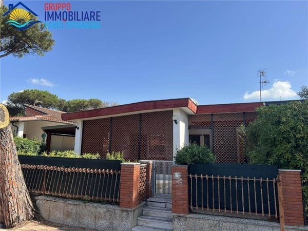 casa indipendente in vendita a Sessa Aurunca in zona Baia Domizia
