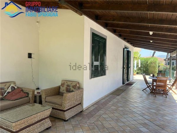 casa indipendente in vendita a Sessa Aurunca in zona Baia Domizia