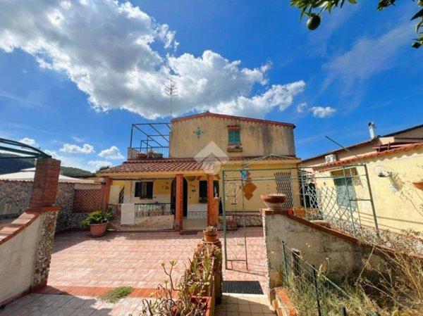 casa indipendente in vendita a Sessa Aurunca