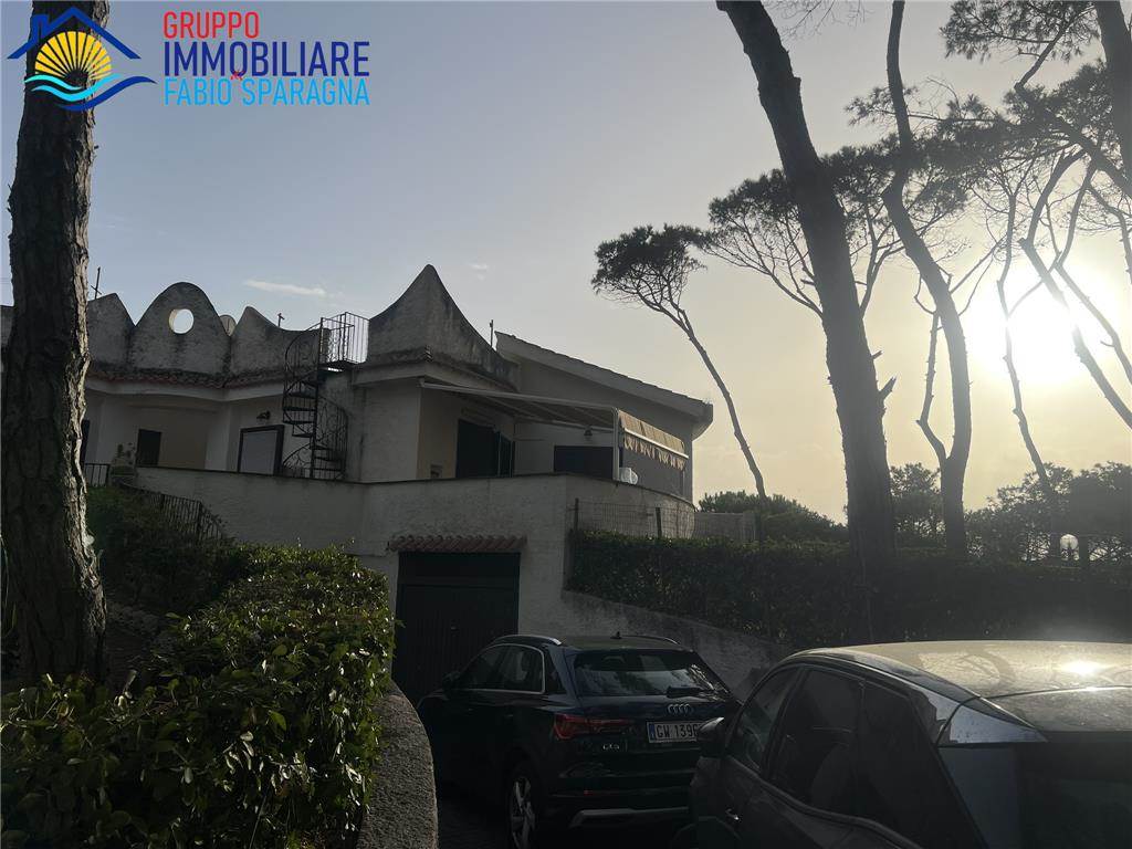 casa indipendente in vendita a Sessa Aurunca in zona Baia Domizia