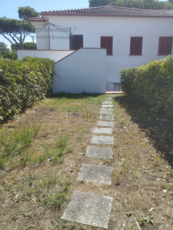 casa indipendente in vendita a Sessa Aurunca in zona Baia Domizia