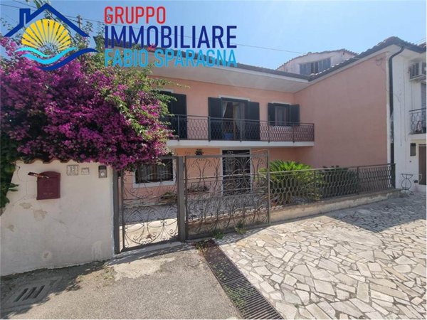 casa indipendente in vendita a Sessa Aurunca in zona Lauro