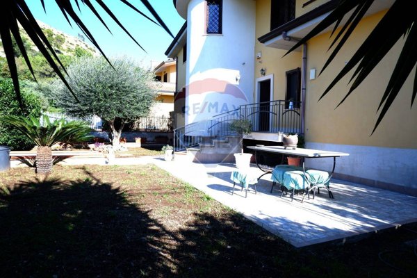 casa indipendente in vendita a Sparanise