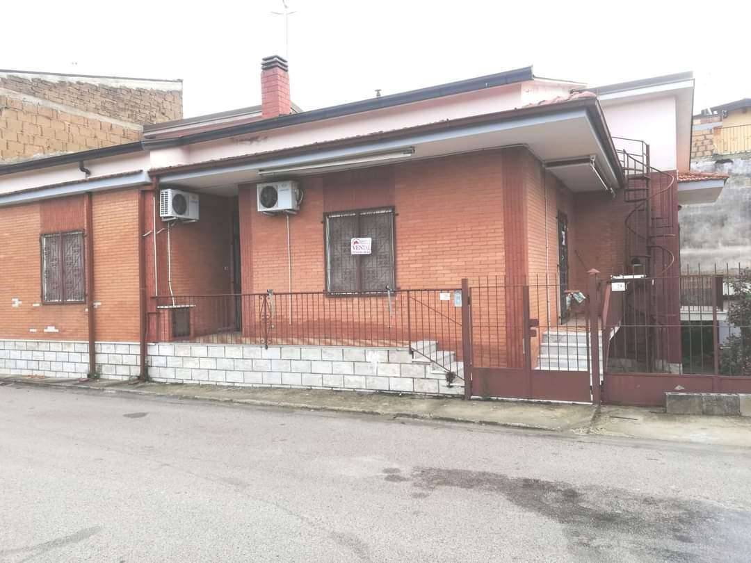 intera palazzina in vendita a Sparanise