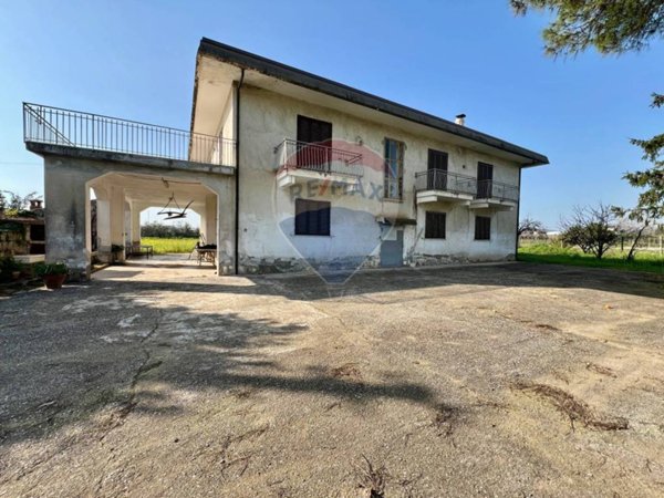 casa indipendente in vendita a Sparanise