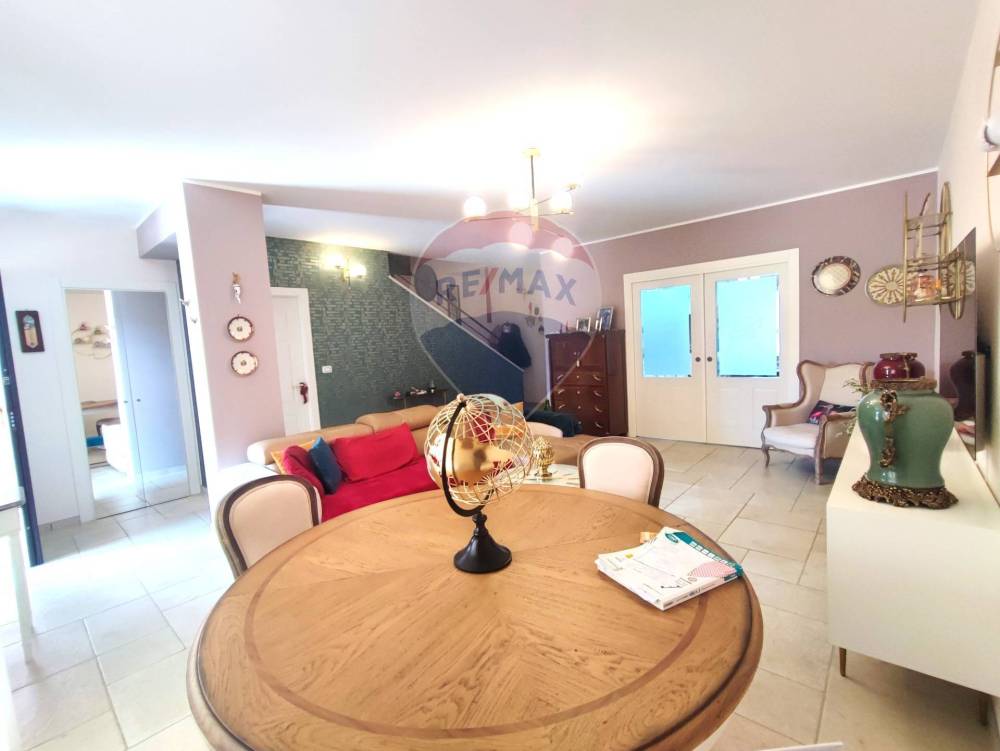 casa indipendente in vendita a Sparanise