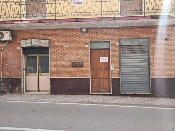 locale commerciale in vendita a Sparanise