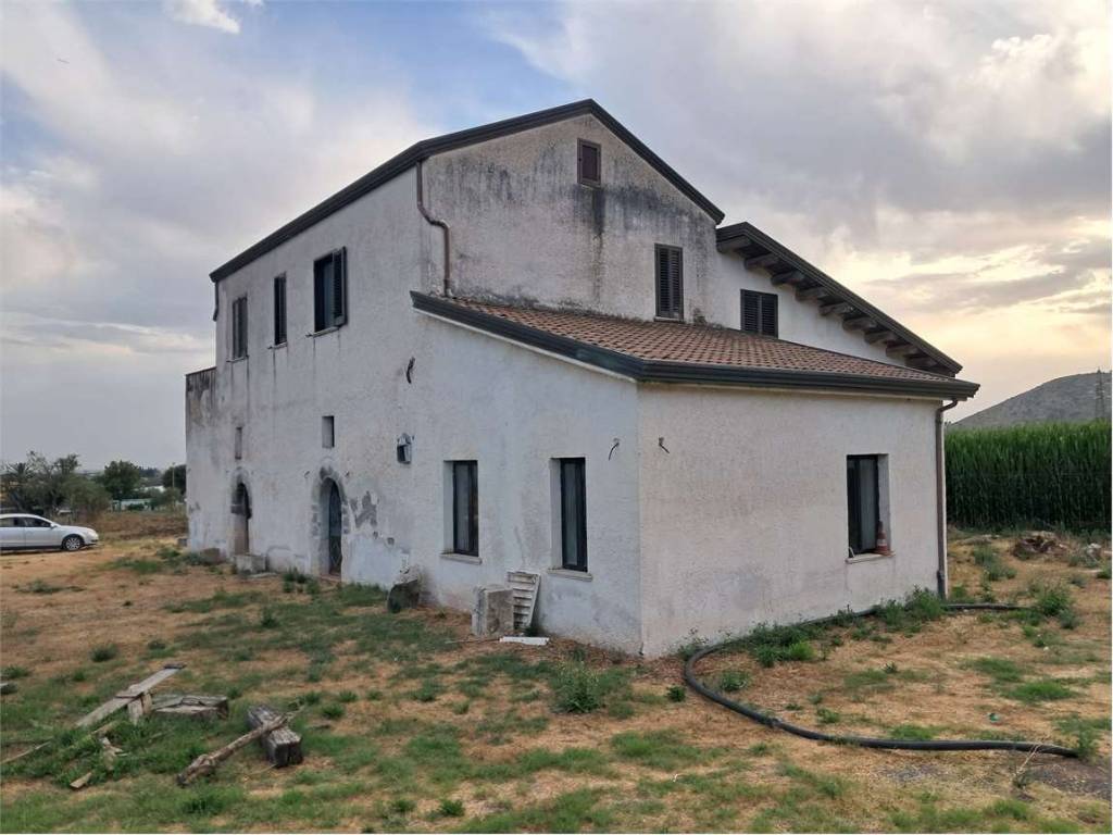 intera palazzina in vendita a Sparanise