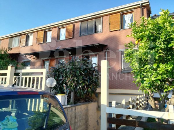casa indipendente in vendita a Sparanise
