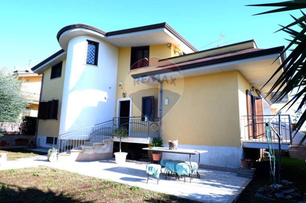 casa indipendente in vendita a Sparanise