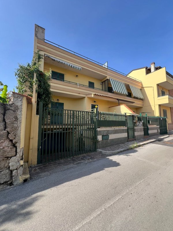 casa indipendente in vendita a Sparanise