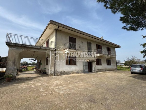 casa indipendente in vendita a Sparanise