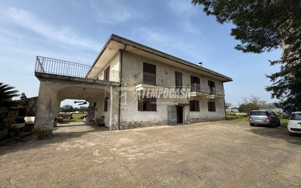 casa indipendente in vendita a Sparanise