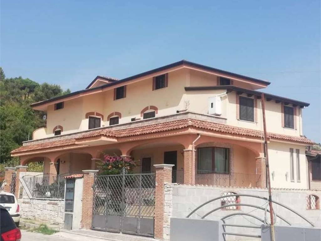 casa indipendente in vendita a Sparanise