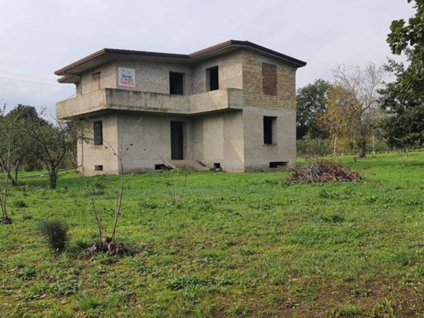 casa indipendente in vendita a Teano in zona Santa Giulianeta