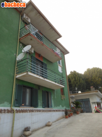 casa indipendente in vendita a Teano