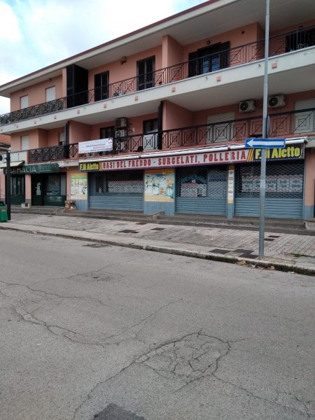 negozio in vendita a Teano
