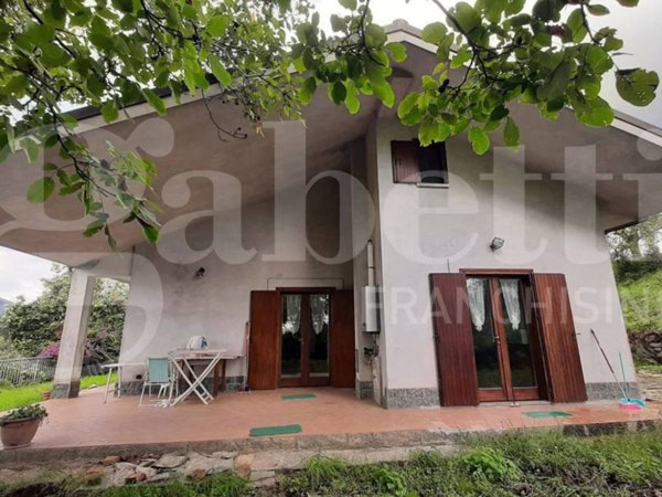 casa indipendente in vendita a Teano