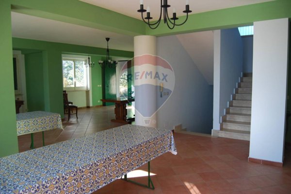 casa indipendente in vendita a Teano in zona Tuoro