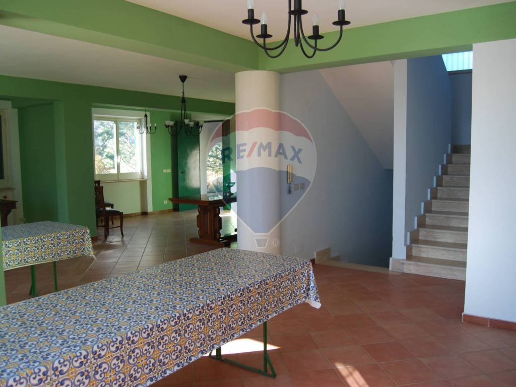 casa indipendente in vendita a Teano in zona Tuoro