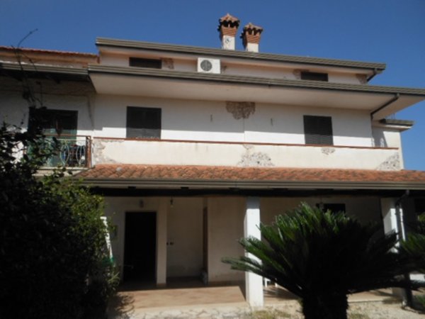 casa indipendente in vendita a Teano