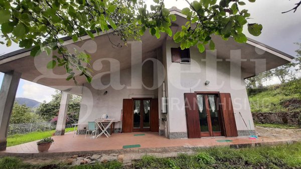 casa indipendente in vendita a Teano