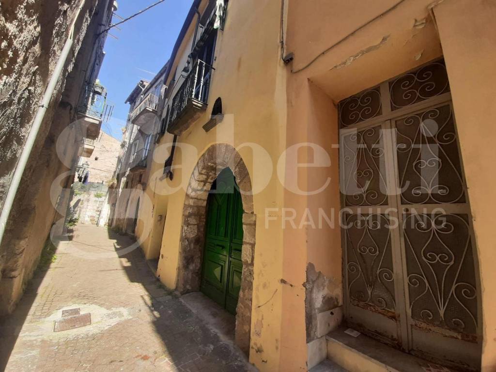 casa indipendente in vendita a Teano