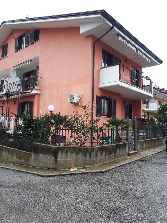 casa indipendente in vendita a Teano