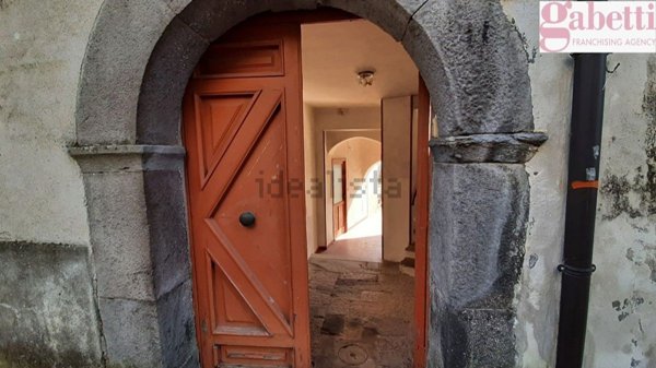 appartamento in vendita a Teano in zona Casamostra
