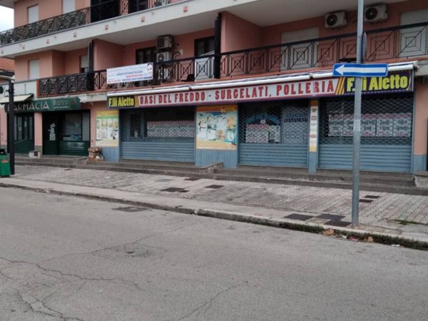negozio in vendita a Teano