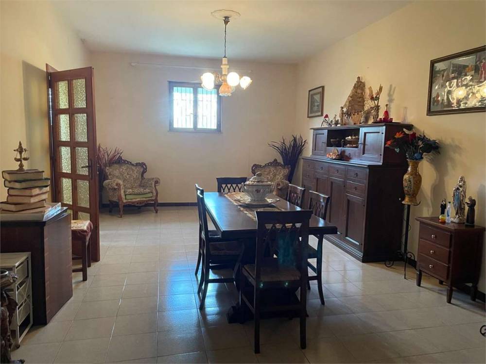 intera palazzina in vendita a Teano in zona Taverna Zarone