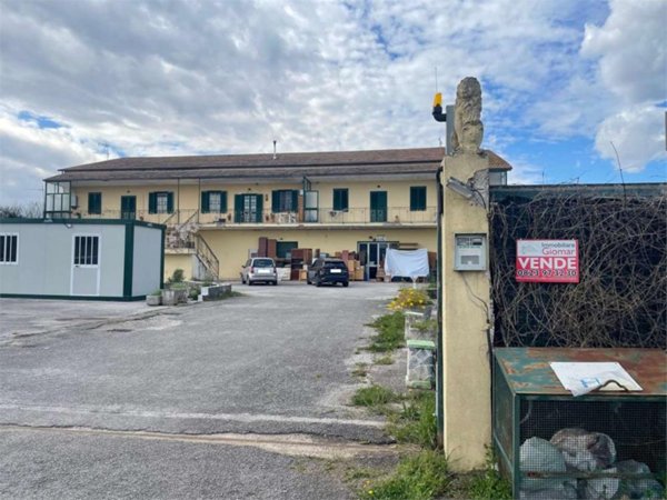 intera palazzina in vendita a Teano in zona Taverna Zarone