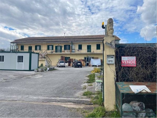 intera palazzina in vendita a Teano in zona Taverna Zarone