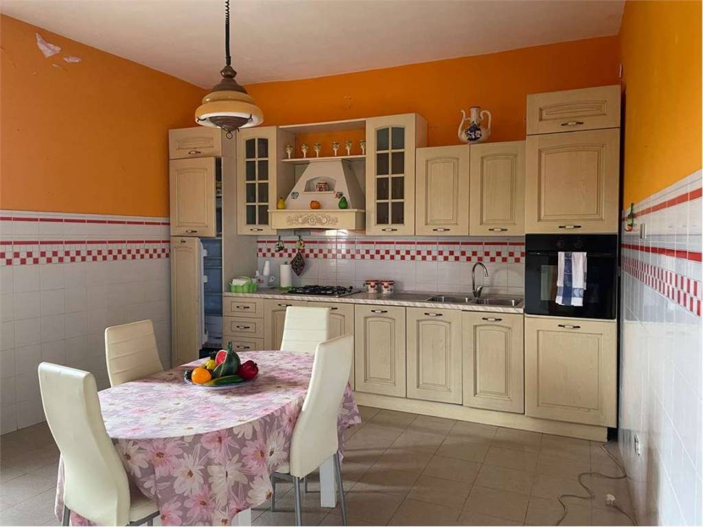 intera palazzina in vendita a Teano in zona Taverna Zarone