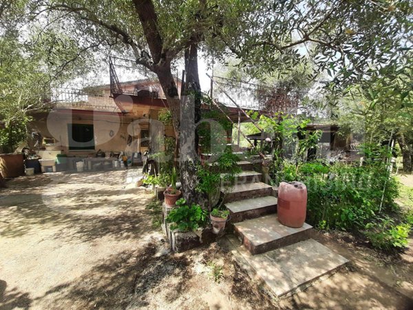 casa indipendente in vendita a Teano