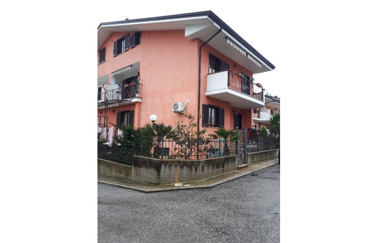 casa indipendente in vendita a Teano