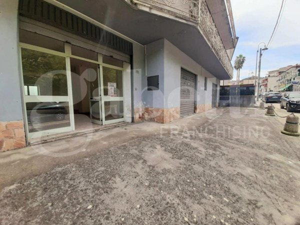 negozio in vendita a Teano