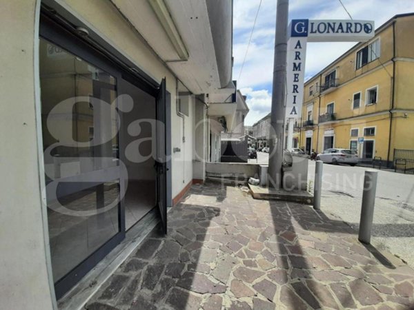 negozio in vendita a Teano